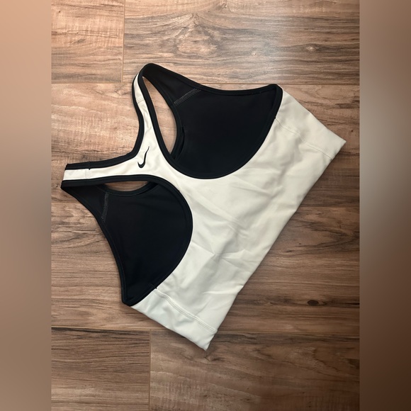 NIKE Swoosh Circa 72 Sports Bra - Picture 4 of 4